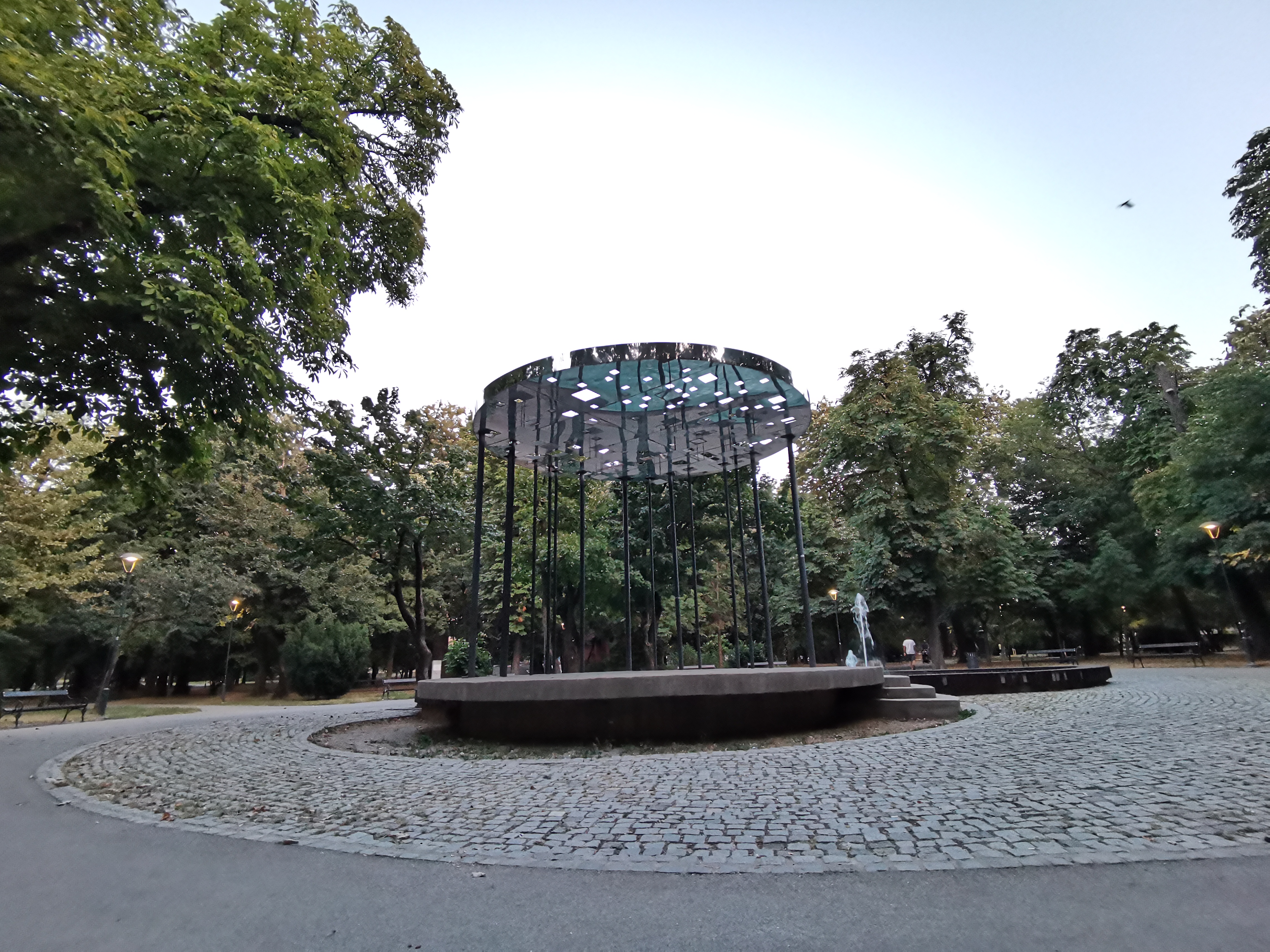 Park i okolina u blizini škole Biraj reči!
